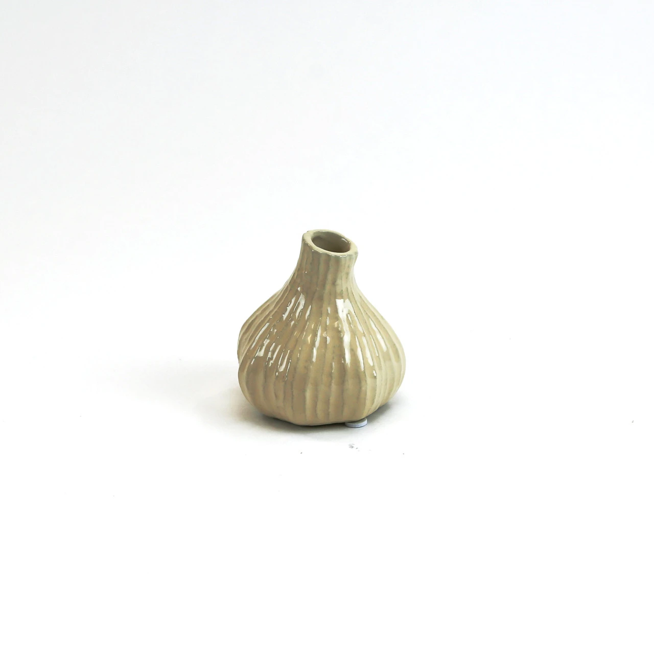 Small Ceramic Garlic Shaped Bud Vase - 16 Pieces 1 Small Ceramic Garlic Shaped Bud Vase - 16 Pieces